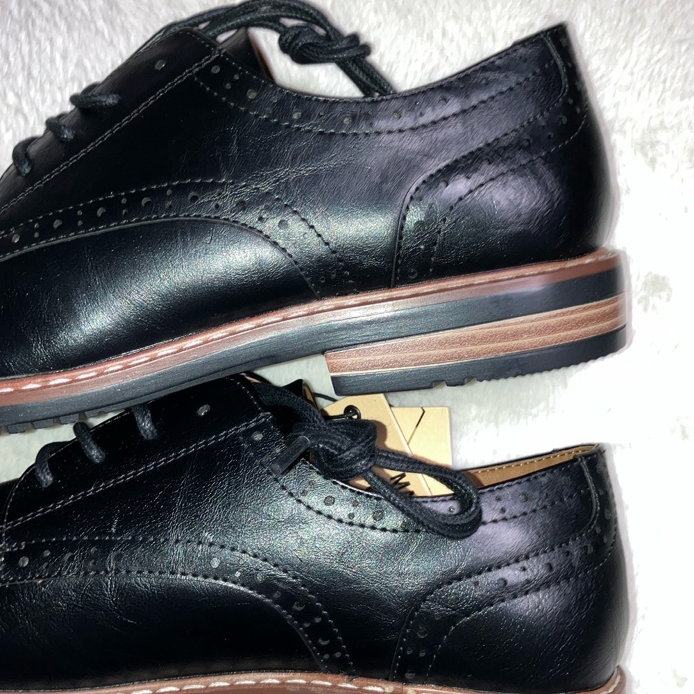 Black Oxford Dress Shoes with Smooth Leather and Classic Design - Picture 7 of 12